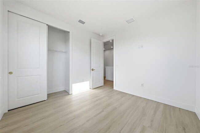 Building Photo - 1605 Bryn Mawr St