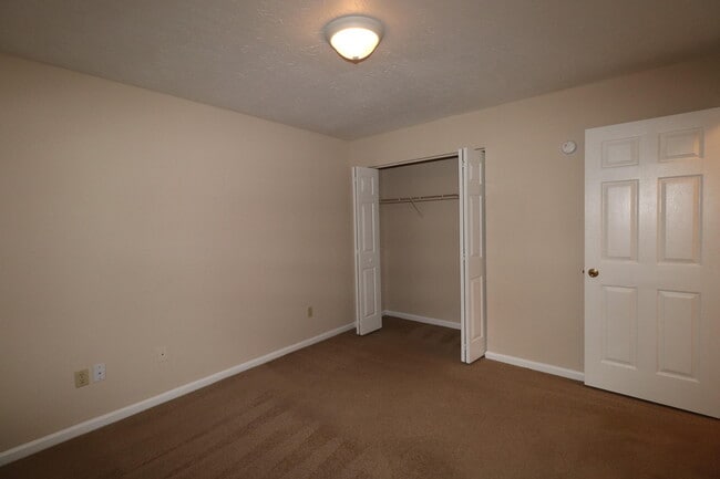 Building Photo - 238 Lakeview Dr