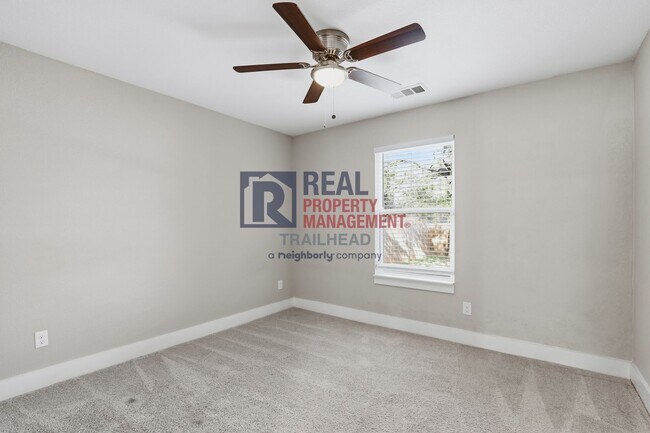 Building Photo - Spacious 3 Bedroom Home in Gated Canyon Creek