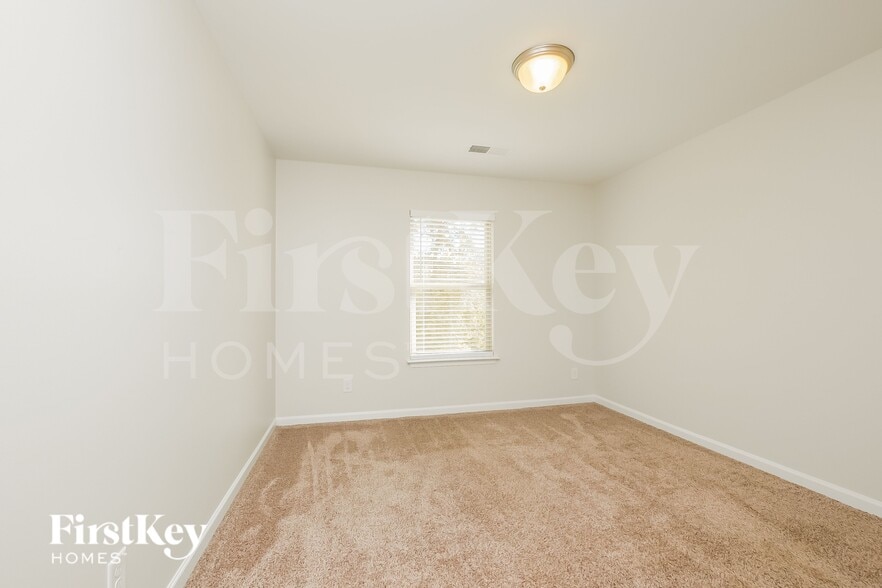 Building Photo - 719 Hot Springs Trail