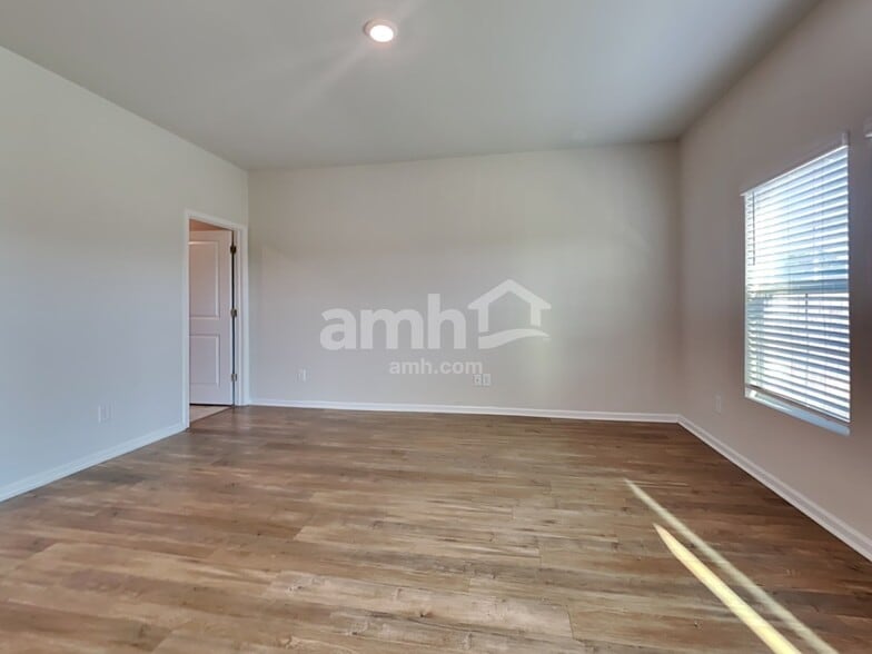 Building Photo - 306 Squire Pope Rd