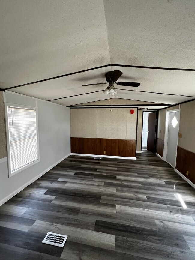 Building Photo - 312 Becky Ln