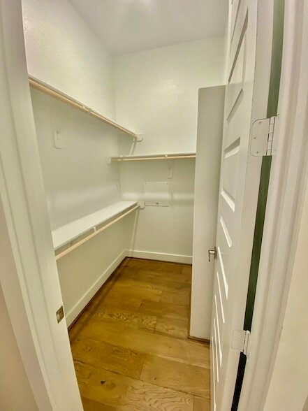 Building Photo - 303 Queen Sude Ln