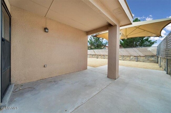 Building Photo - 4053 Tierra Bronce Dr