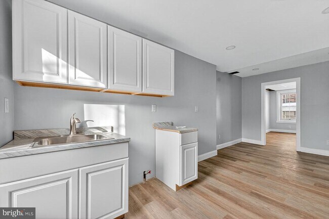 Primary Photo - 11 N Willow St