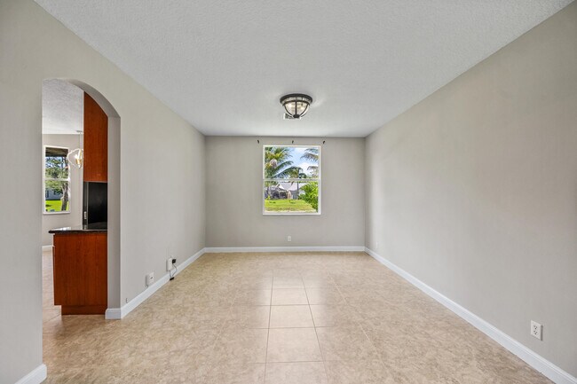 Building Photo - 14552 Larkspur Ln