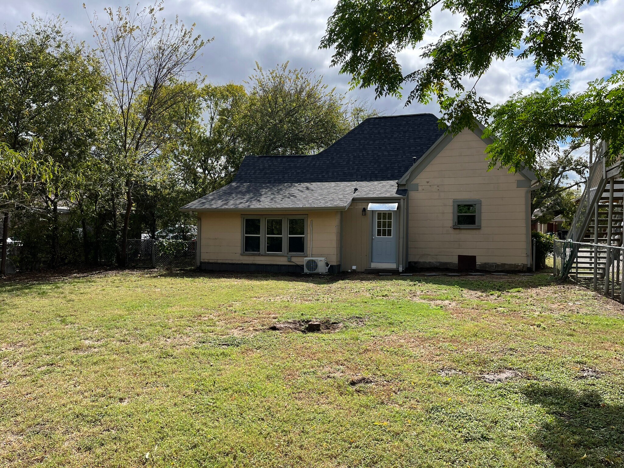 Building Photo - 1711 Halsell St