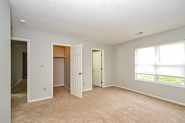 Building Photo - 690 W Arielle Ct