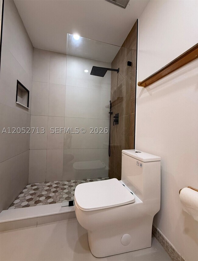 Building Photo - 14293 Kendale Lakes Dr
