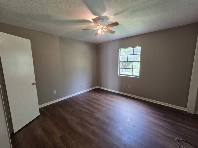Building Photo - 204 Cantal Dr