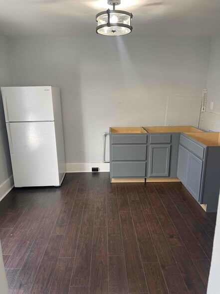 Building Photo - 300 Crawford St