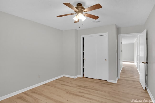 Building Photo - 11122 Parkside Dr