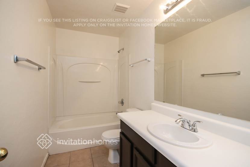 Building Photo - 13432 W Peck Dr