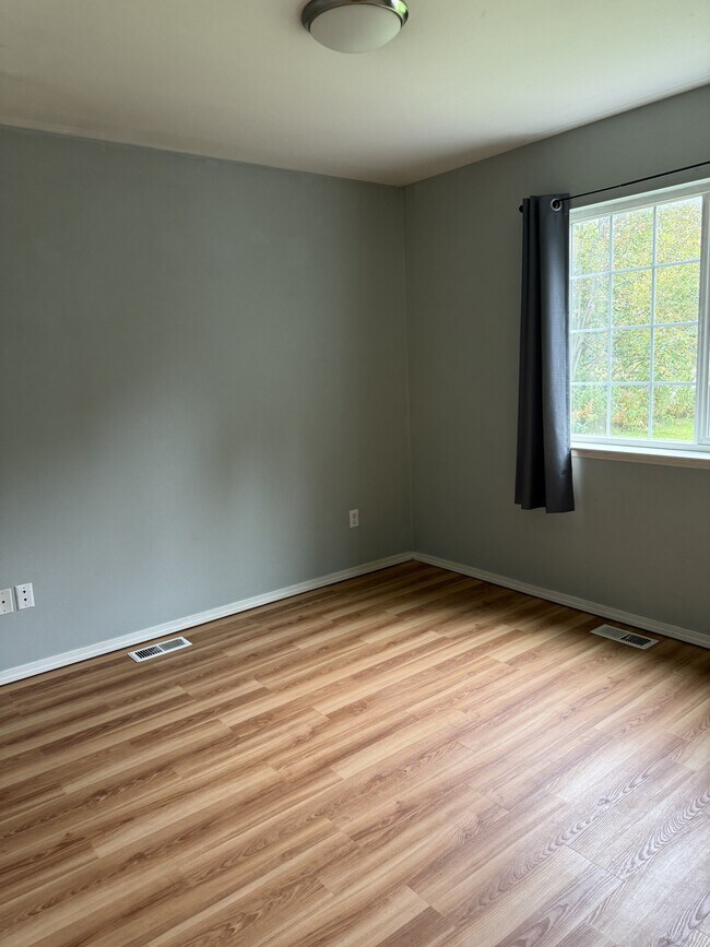 Building Photo - 7140 W Sandvik Dr