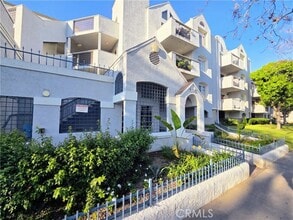 Building Photo - 505 W 5th St