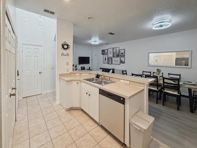 Building Photo - 1302 S Beach Cir