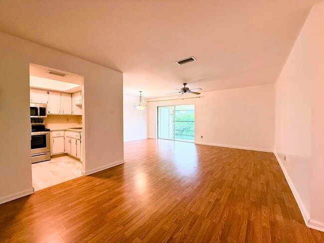 Building Photo - 1845 Robalo Dr
