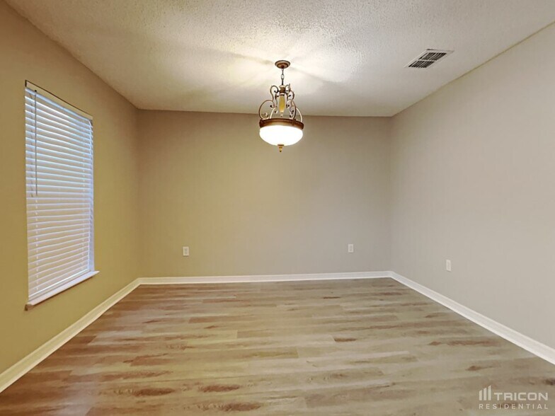 Building Photo - 10323 Frog Pond Dr