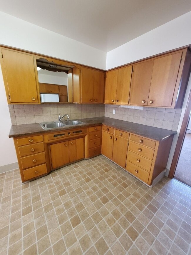 Building Photo - Glass