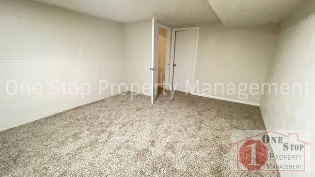 Building Photo - Beutiful duplex 2-bedroom, 1-bath in Blue ...