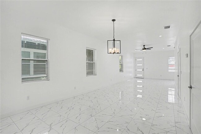 Building Photo - 2328 W Spruce St