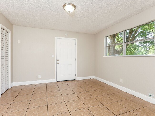 Building Photo - 3 BR/1BA | Newly Renovated Single Family Home | Screened in Patio and carpot | Huge backyard!