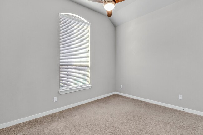 Building Photo - Harvest 1020