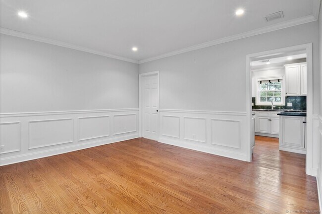 Building Photo - 46 Middlebury St