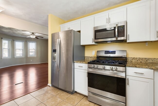 Building Photo - 226 Woodbury Forrest Dr