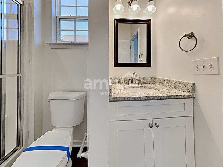 Building Photo - 2414 Thoreau St