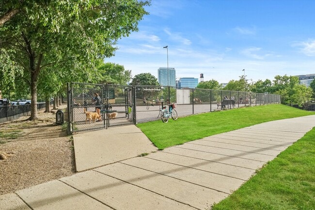 Building Photo - 700 N Larrabee St