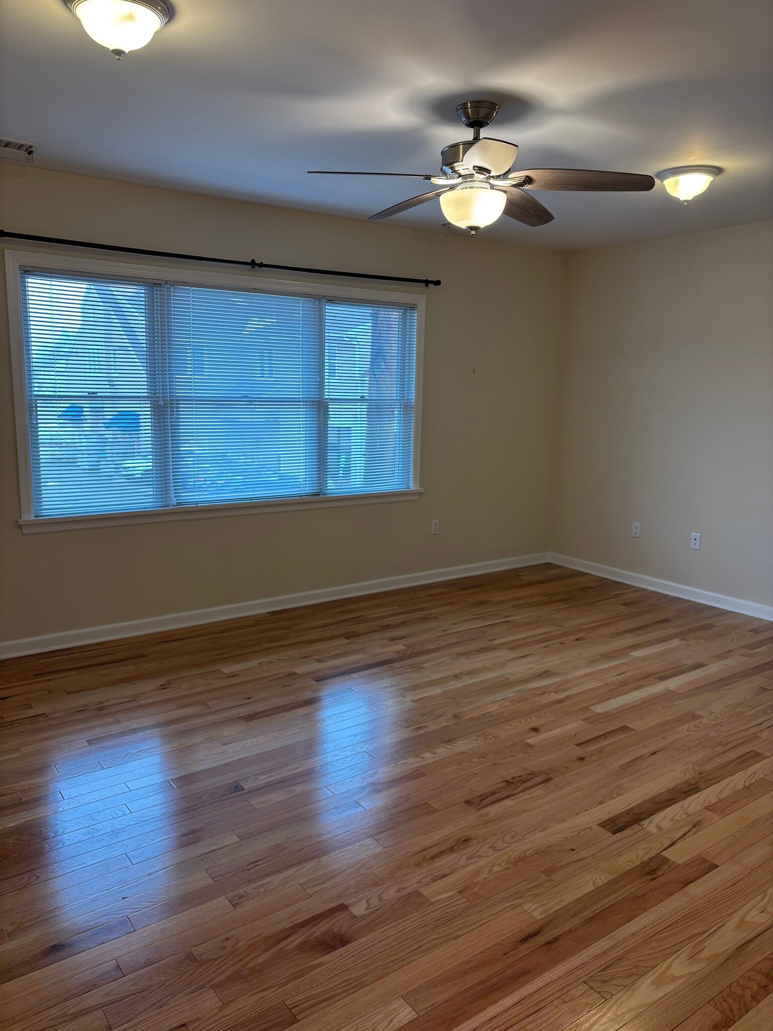 Building Photo - 398 Franklin Ave