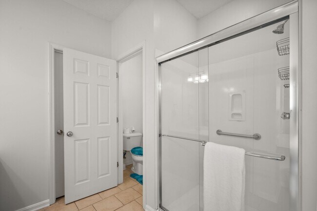 Building Photo - Gorgeous 3-bedroom, 2-bathroom ranch-style home