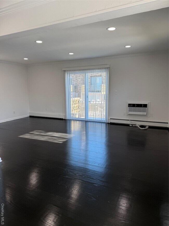 Building Photo - 12 Central Dr