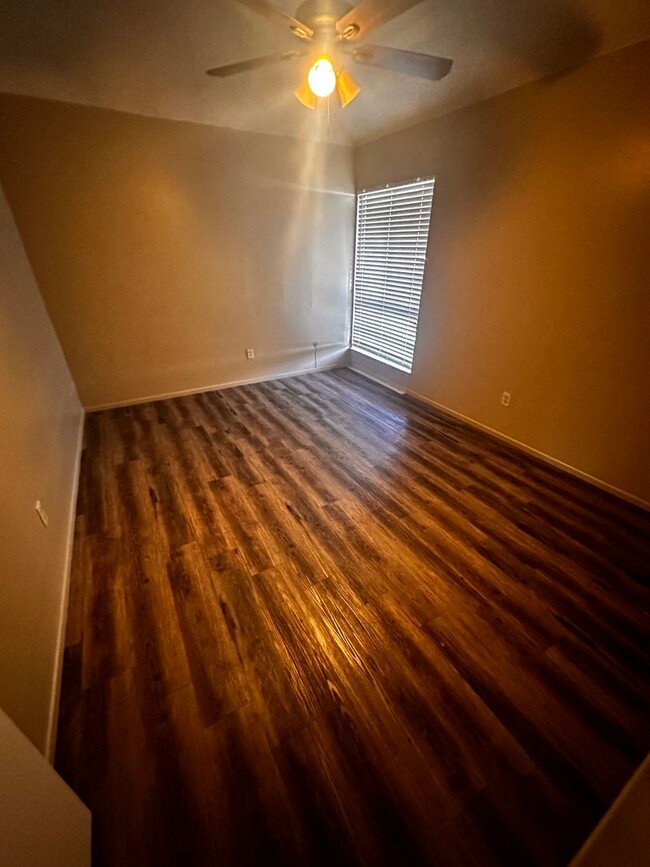 Building Photo - 3 bed 2 Bath Apartment for Rent