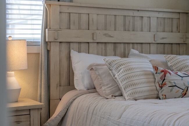 Building Photo - 428 Edwards Ave