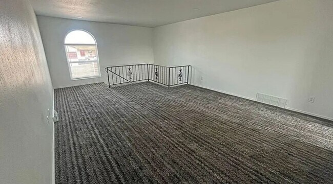 Building Photo - 832 S Waterleaf Pl