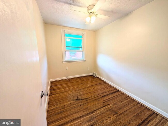 Building Photo - 1834 S 28th St