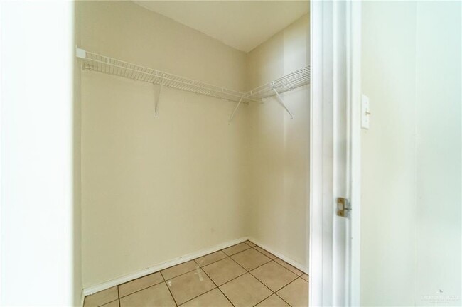 Building Photo - 407 Delia Ave