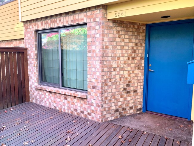 Primary Photo - Bright, Airy Madison Valley Townhome