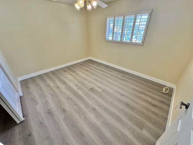 Building Photo - GORGEOUS 2 STORY SPACIOUS 4 BEDROOM HOUSE ...