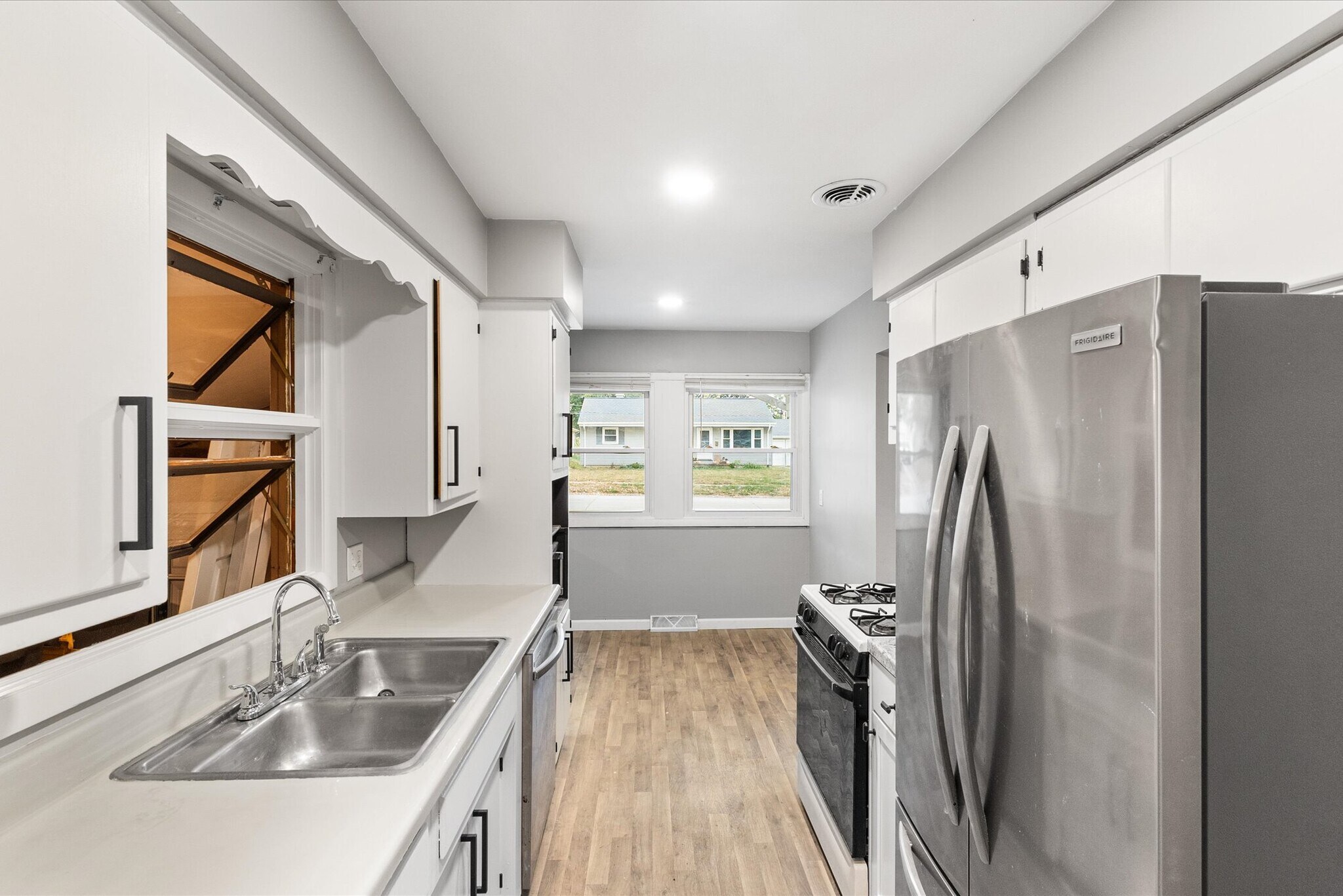 Building Photo - 1027 Curdes Ave