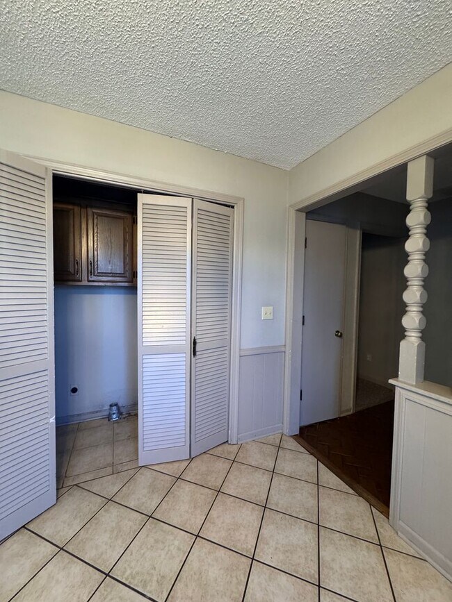 Building Photo - 1410-1410 E Camino Alto St