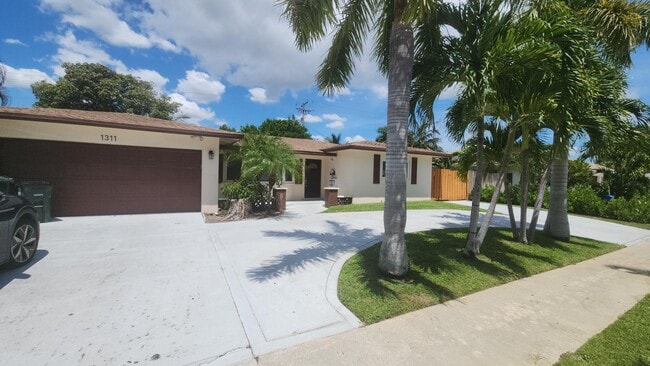 Primary Photo - 1311 SW 12th Ave