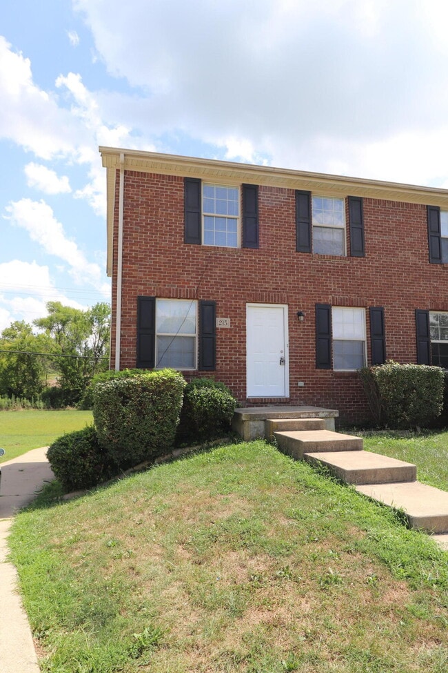 Building Photo - 215 Elkchester Cir