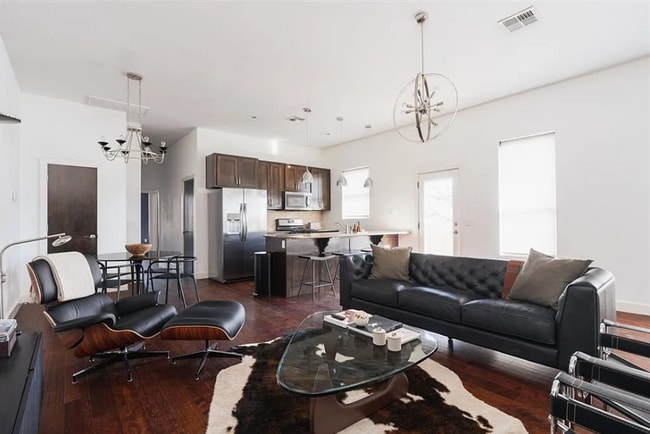 Building Photo - Modern 3-Bedroom Duplex Near OU Health Cen...
