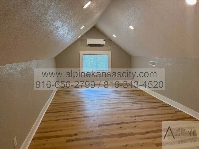 Building Photo - Updated Midtown Home Available