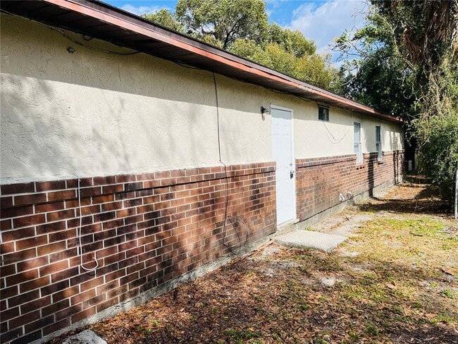 Building Photo - 1031 Crestview Ave