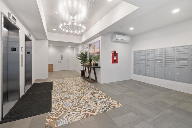 Building Photo - 100 Marshall St