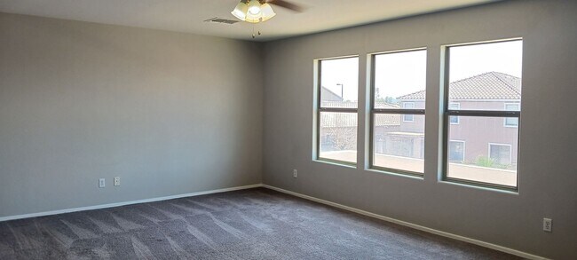 Building Photo - 3 Bed / 2 Bath with Loft